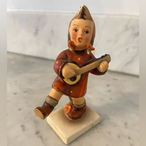 Vintage Hummel Collectible Figurine: "Happiness" #86, Girl with Banjo, Goebel